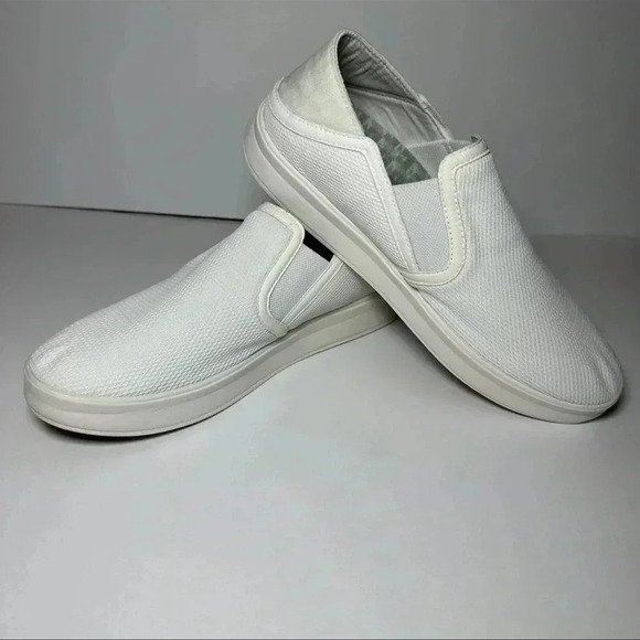 NWT OLUKAI SIZE 10 white skip ons Olukai Womens White Ki'ihele Slip On - Picture 2 of 14